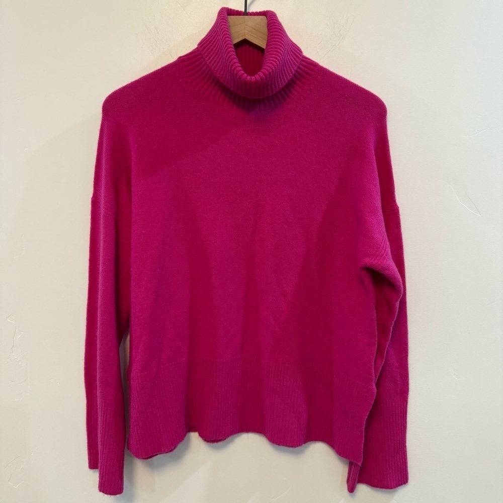 JCREW | NWT Supersoft Side Slit Turtleneck Sweater
Merino Wool Size Small